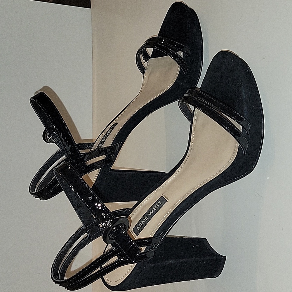 NINE WEST SZ 7.5 BLACK PLATFORM HEELS LIKE NEW WORE ONCE